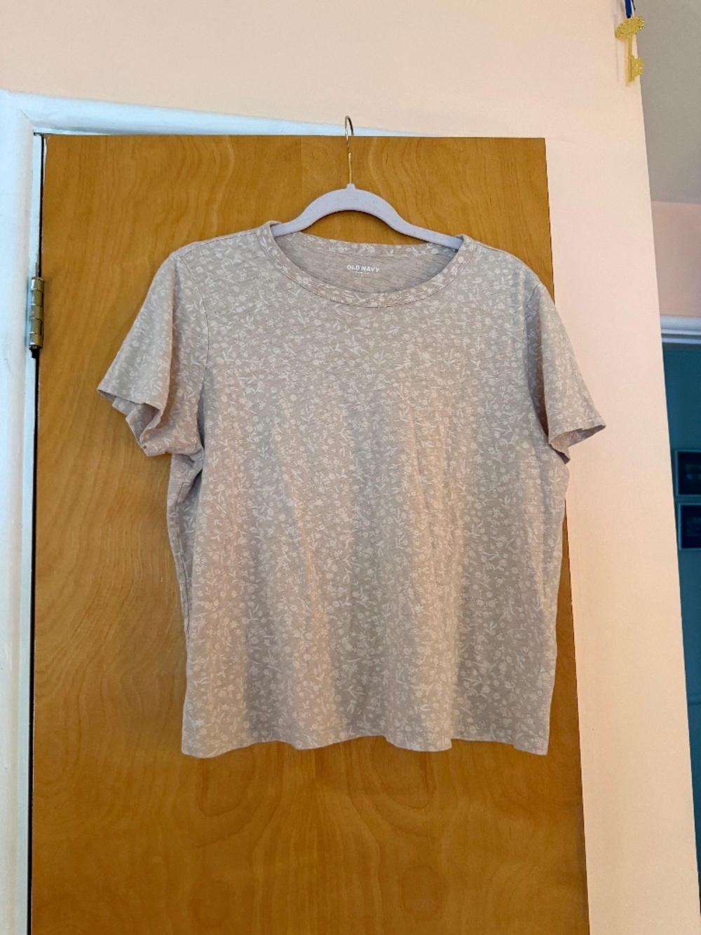 Old Navy Tan & White Floral Everywhere Tee, Size L